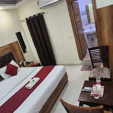 Hotel Redton New Delhi Extérieur photo